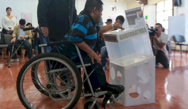 México: inicia el voto anticipado de personas discapacitadas y reclusos